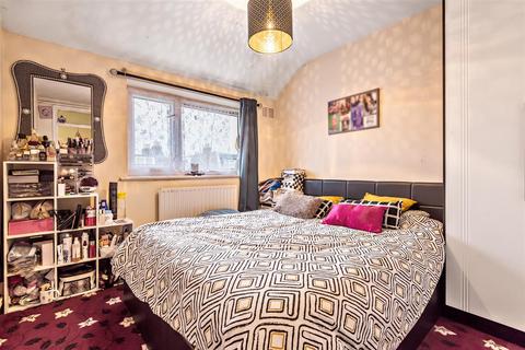 2 bedroom flat for sale, Beverley Road, Barnes, London, SW13