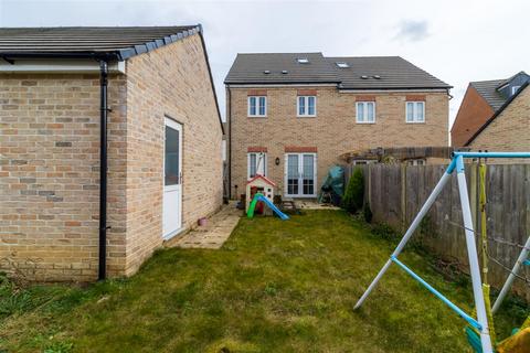 3 bedroom townhouse for sale, Dray Gardens, Buntingford SG9