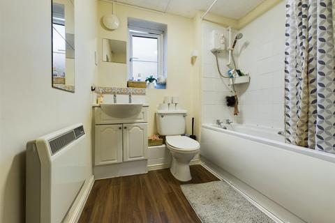 2 bedroom flat to rent - Hallen Close, Bristol BS16