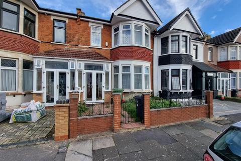 3 bedroom terraced house for sale, Lynford Gardens, Seven Kings