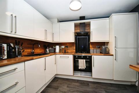 4 bedroom semi-detached house for sale, Acasta Way, Hull