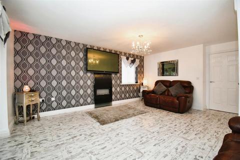 4 bedroom semi-detached house for sale - Acasta Way, Hull
