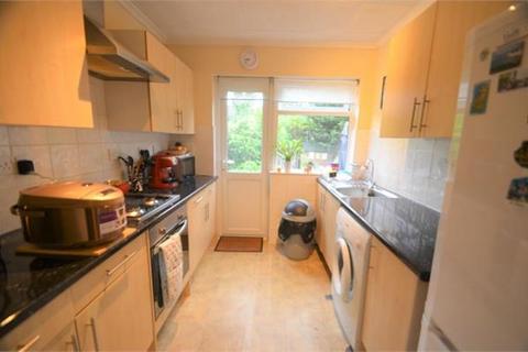 2 bedroom flat to rent, Laleham Avenue, Mill Hill, NW7