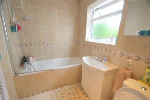 2 bedroom flat to rent, Laleham Avenue, Mill Hill, NW7