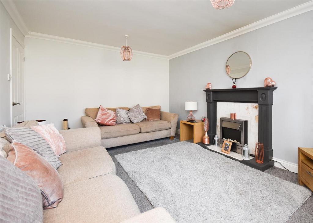11 Woodside, Ashmore Park, Wolverhampton 3 bed semidetached house for