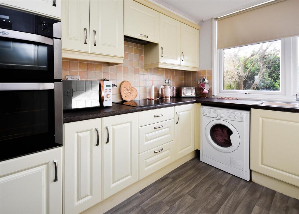 11 Woodside - Kitchen Area.jpg