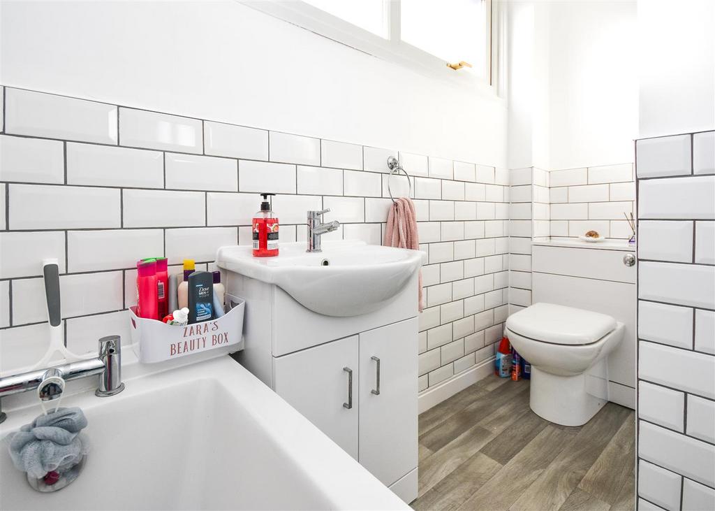 11 Woodside - Bathroom.jpg