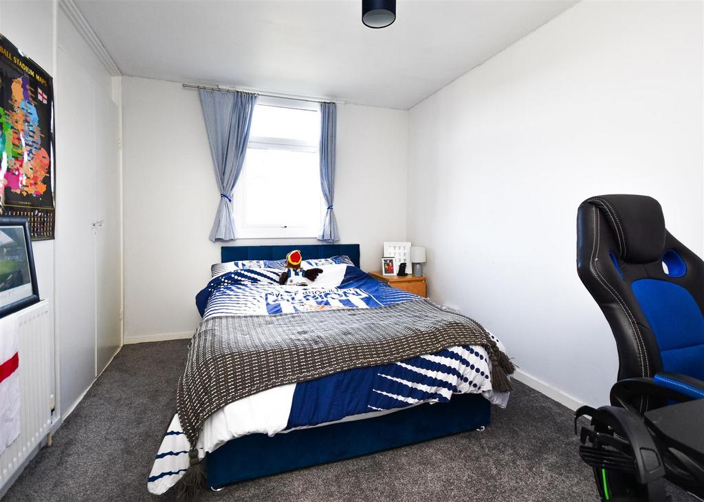 11 Woodside - Bed 2.jpg