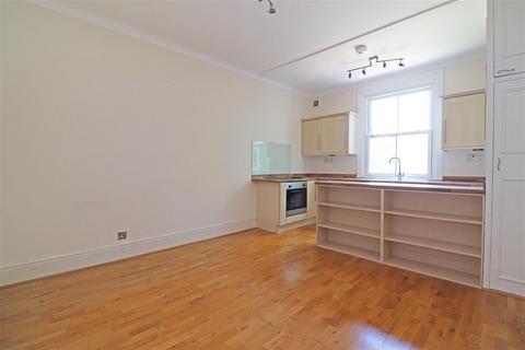 Flat 3, 113 Holmesdale Road, Reigate, RH2 0BT