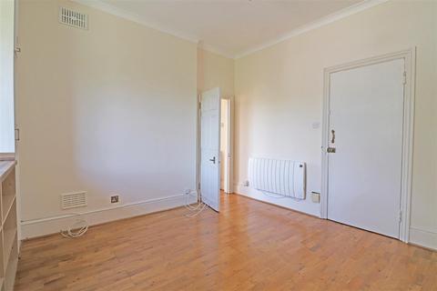 Flat 3, 113 Holmesdale Road, Reigate, RH2 0BT