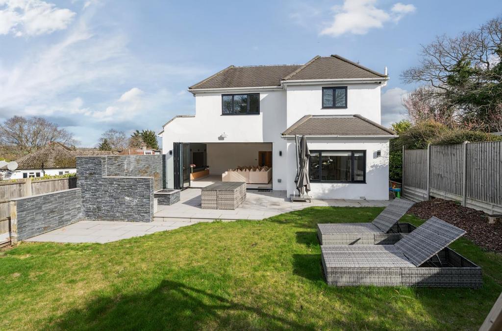 Kingsmead, Cuffley Potters Bar EN6 4 bed detached house for sale £