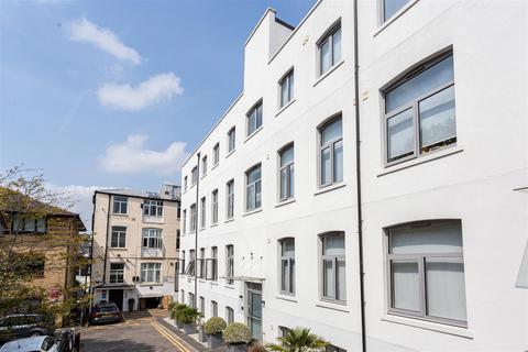 2 bed flat/apartment for rent in Fortess Road