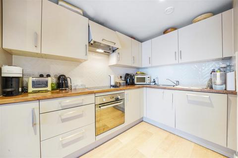 1 bedroom apartment for sale, 6 Riverlight Quay, London