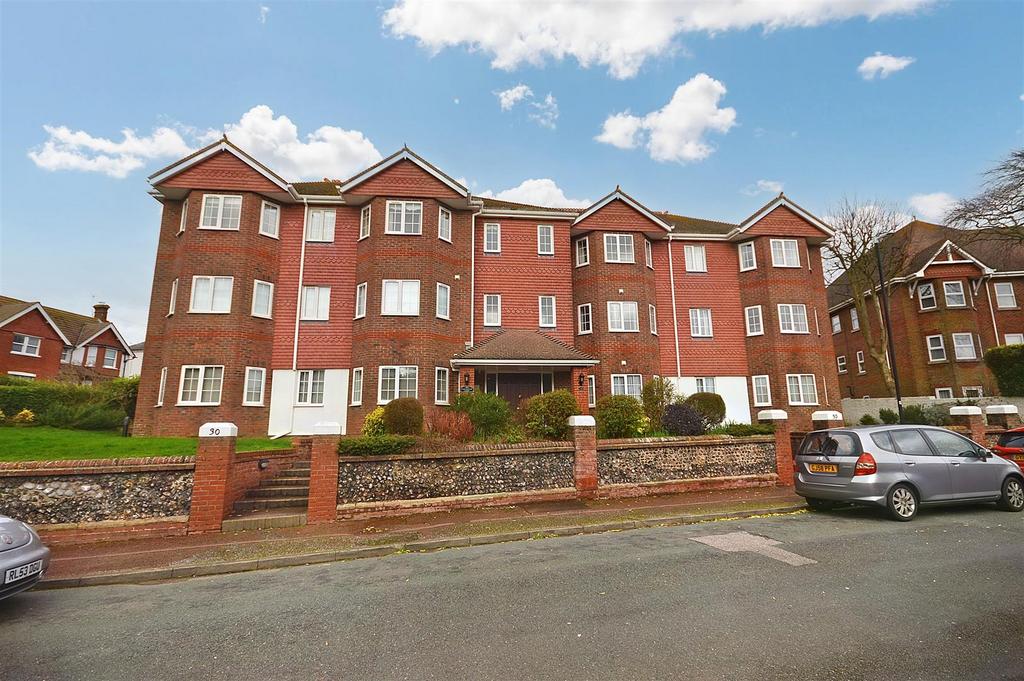 Selwyn Road, Eastbourne 2 bed flat for sale £220,000
