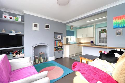 3 bedroom semi-detached house for sale - West Close, Newport, Brough
