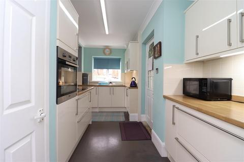 3 bedroom semi-detached house for sale - West Close, Newport, Brough