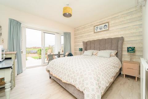 3 bedroom detached house for sale - Beach Road, Kewstoke, Weston-Super-Mare, BS22