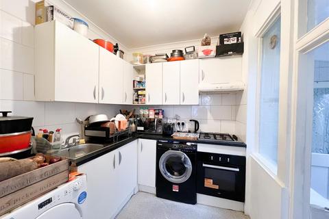 2 bedroom flat for sale, Lodge Road, Croydon