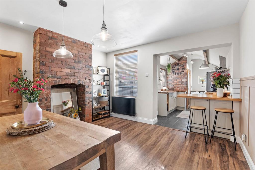 Brook Street, Stourbridge 2 bed terraced house for sale £265,000