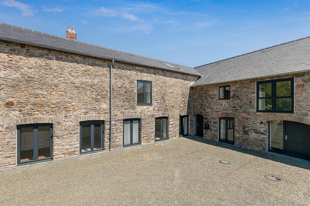 A68 - Barns &#64; Higher Court Barns, Littlehempston -