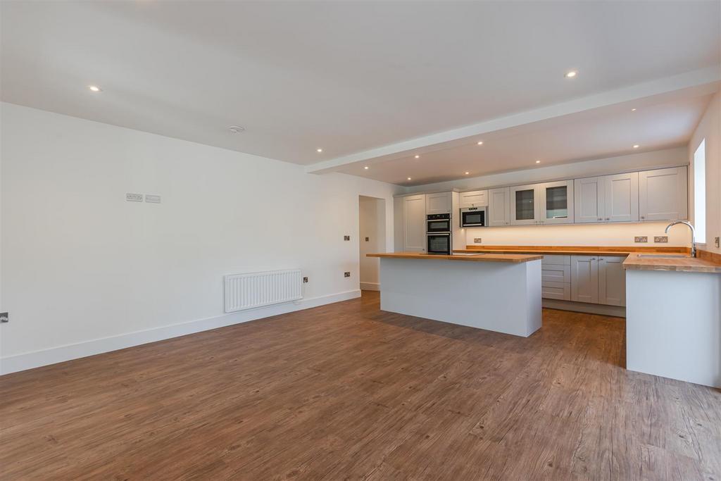 A33 - Barns @ Higher Court Barns, Littlehempston -
