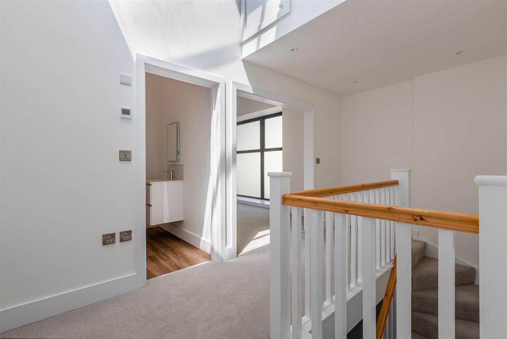 A40 - Barns @ Higher Court Barns, Littlehempston -