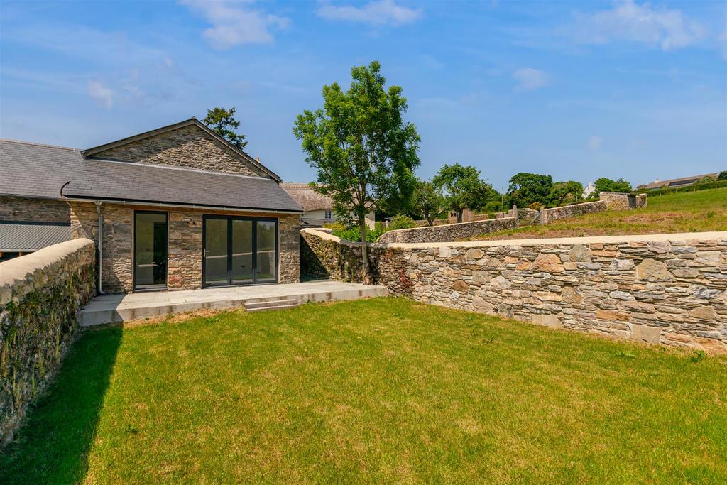 A63 - Barns @ Higher Court Barns, Littlehempston -