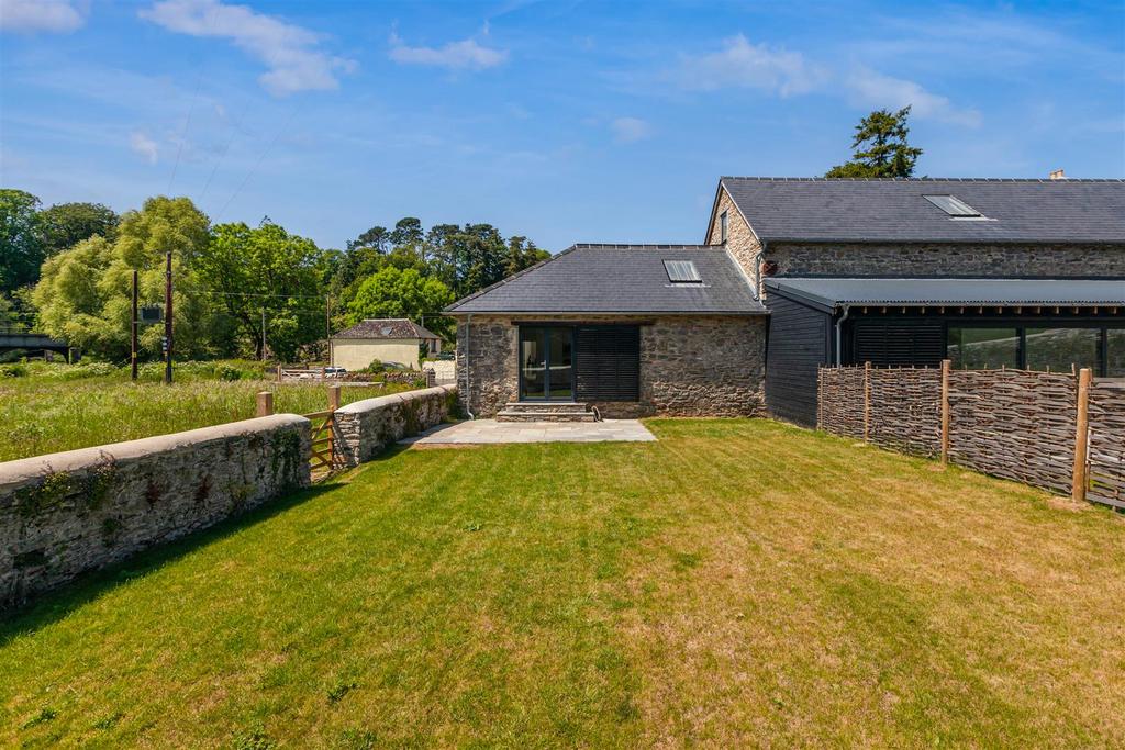 A60 - Barns @ Higher Court Barns, Littlehempston -