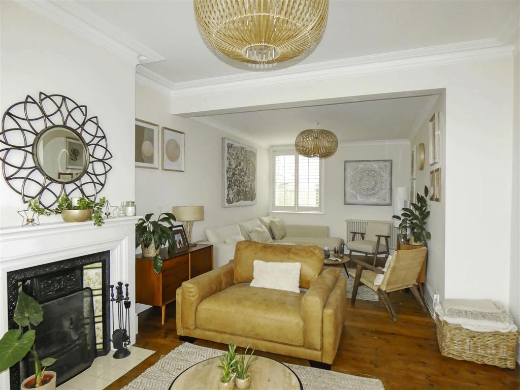 Lounge/Dining Room
