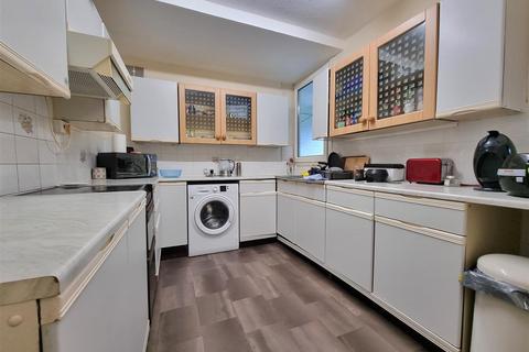 20, Amethyst Court Chelmscote Road, Solihull, B92 8BY