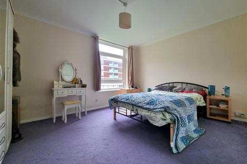 20, Amethyst Court Chelmscote Road, Solihull, B92 8BY