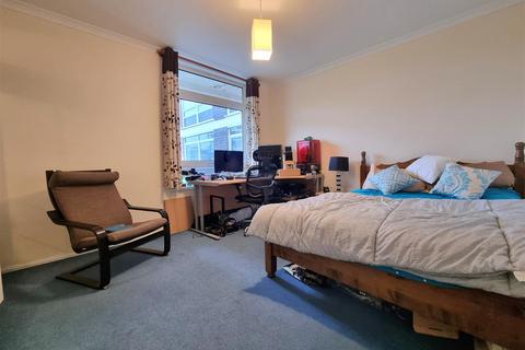 20, Amethyst Court Chelmscote Road, Solihull, B92 8BY