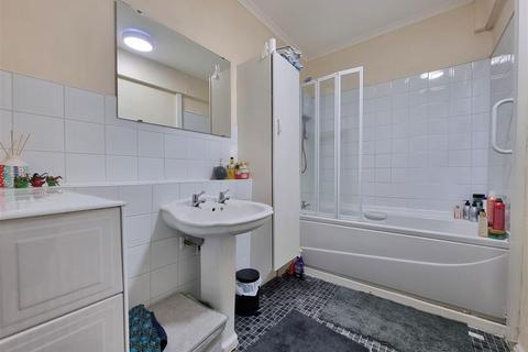20, Amethyst Court Chelmscote Road, Solihull, B92 8BY