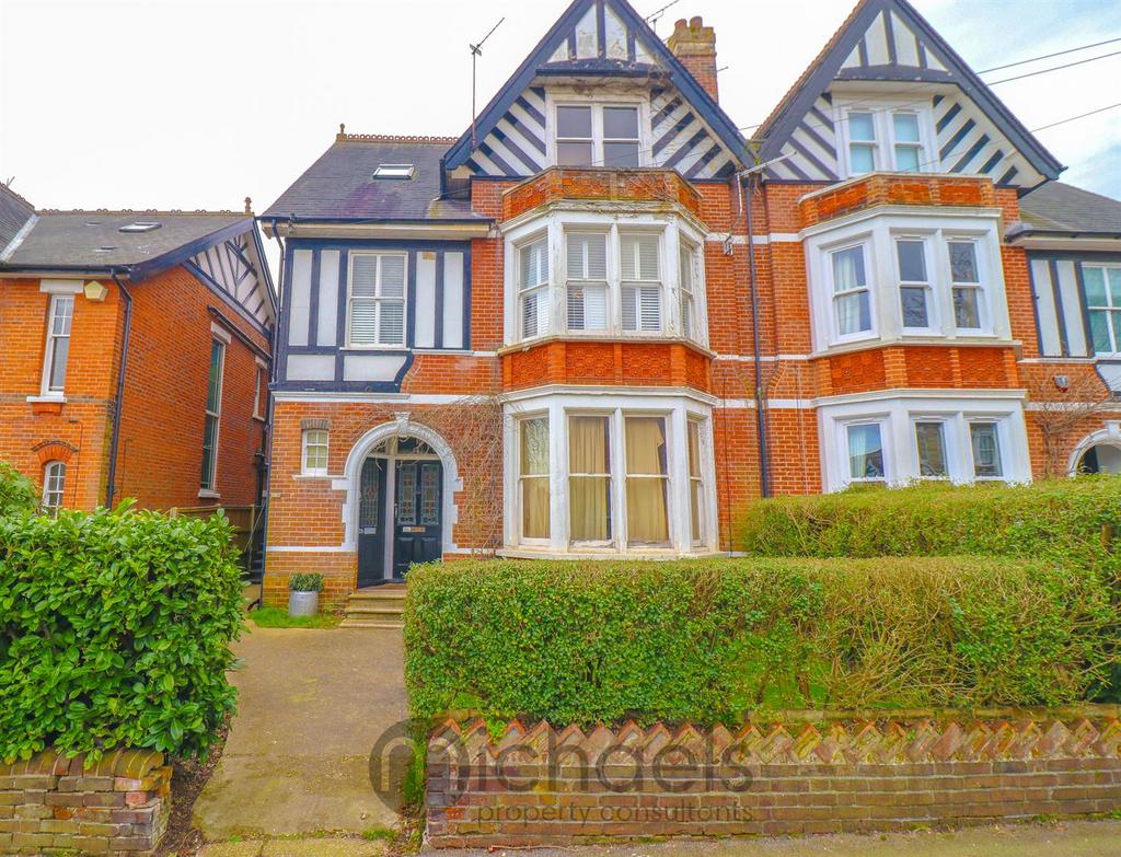 Inglis Road, Lexden, Colchester, CO3 2 bed apartment to rent £1,250 pcm (£288 pw)
