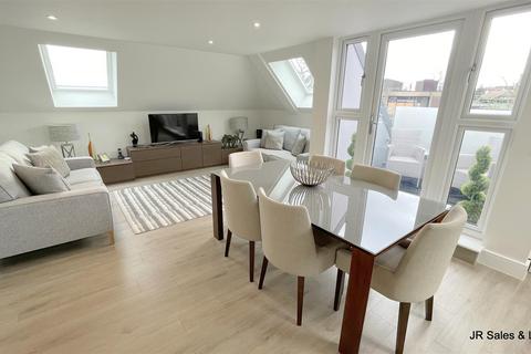 2 bedroom apartment for sale, Tolmers Gardens, Cuffley