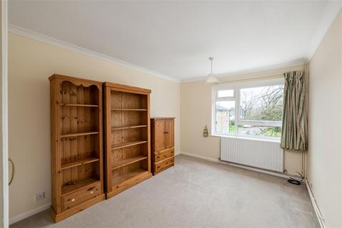2 bedroom flat for sale, Aurum Close, Horley