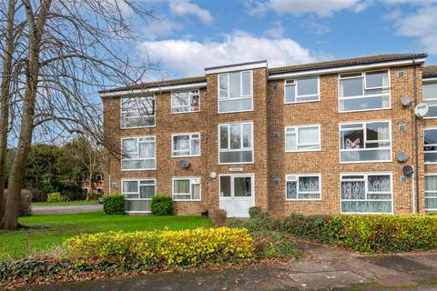 2 bedroom flat for sale, Aurum Close, Horley