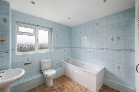 2 bedroom flat for sale, Aurum Close, Horley