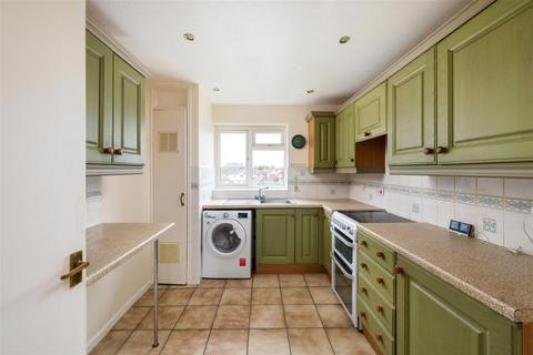 2 bedroom flat for sale, Aurum Close, Horley