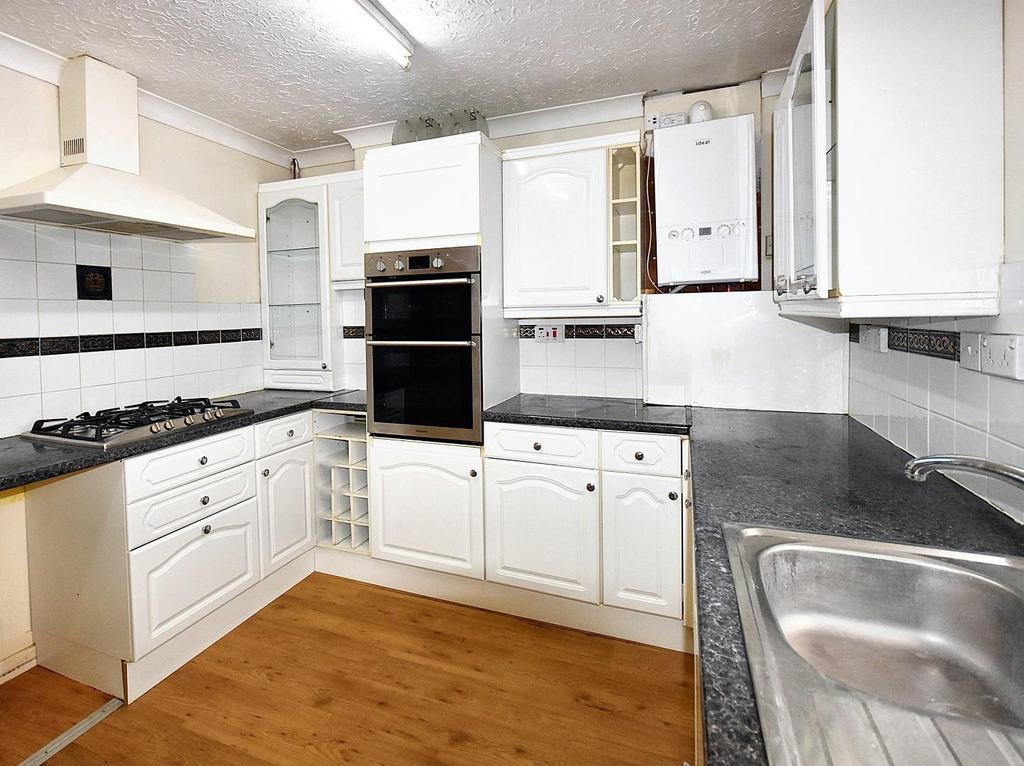 17, Mountbatten Road, Barry, CF62 9HF 2 bed semidetached house £875 pcm (£202 pw)