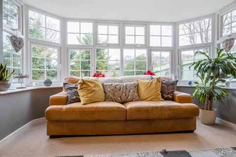 26 Litchfield Way, Guildford, GU2 7QH