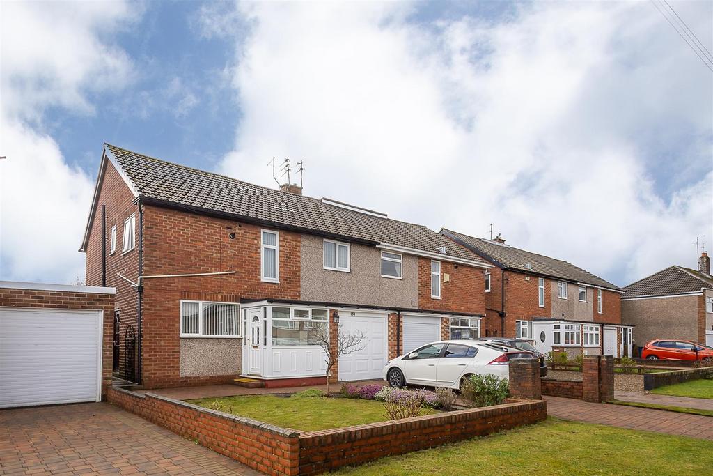 Regent Farm Road, Regent Farm Estate... 3 bed semidetached house for