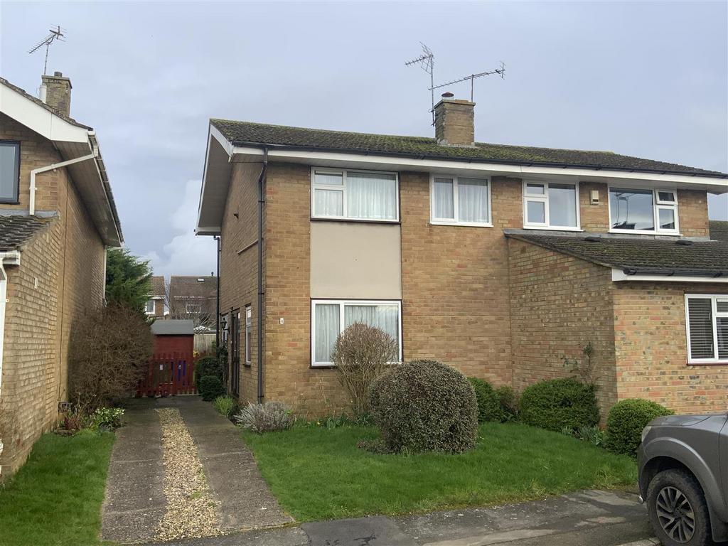 Highcroft Close, Yardley Gobion, Towcester 3 bed semidetached house