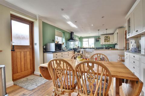 4 bedroom detached house for sale - South Cliff Avenue, Bexhill-On-Sea
