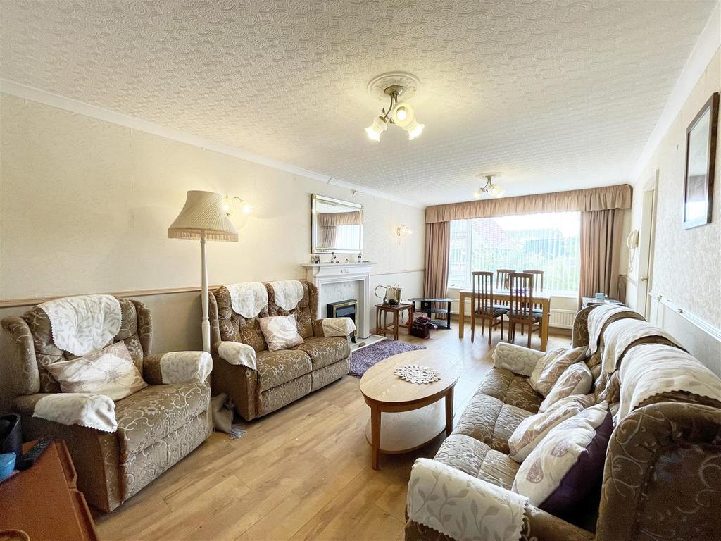 Redcliff Close, Scarborough YO11 3 bed detached bungalow for sale £