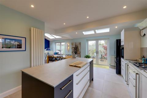 3 North Avenue, Goring By Sea, Worthing, BN12 4DA