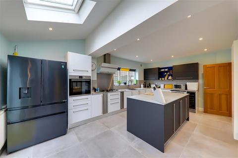 3 North Avenue, Goring By Sea, Worthing, BN12 4DA