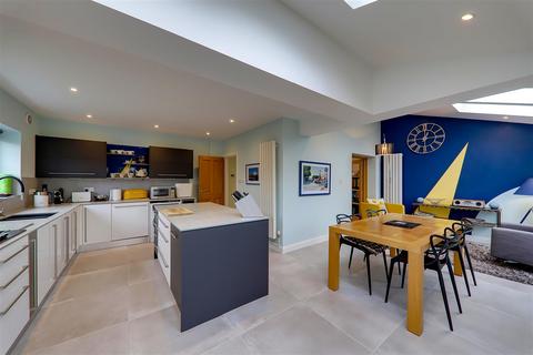 3 North Avenue, Goring By Sea, Worthing, BN12 4DA