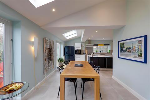 3 North Avenue, Goring By Sea, Worthing, BN12 4DA
