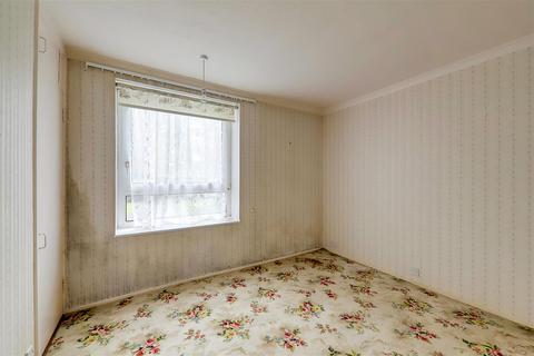 2 bedroom flat for sale - Pevensey Garden, Worthing BN11